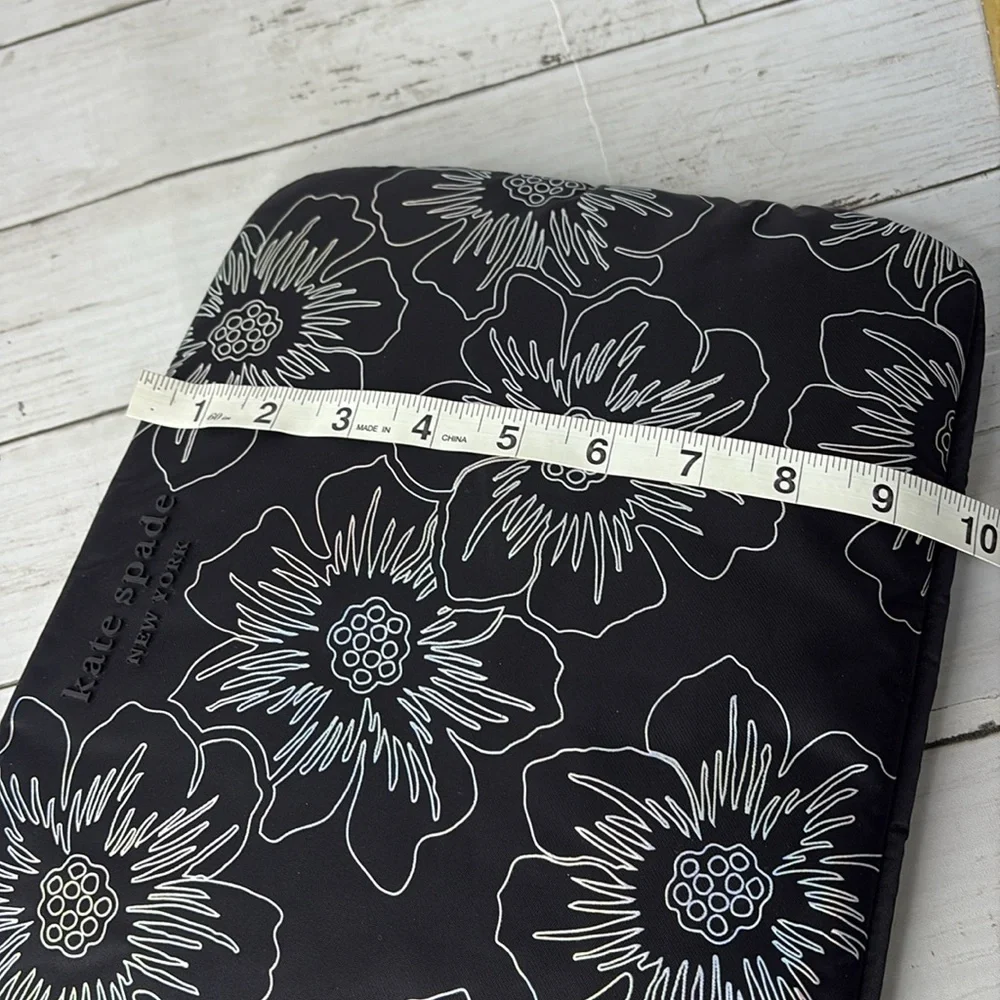 Kate Spade Black and White Floral NWOT Plush Laptop Sleeve